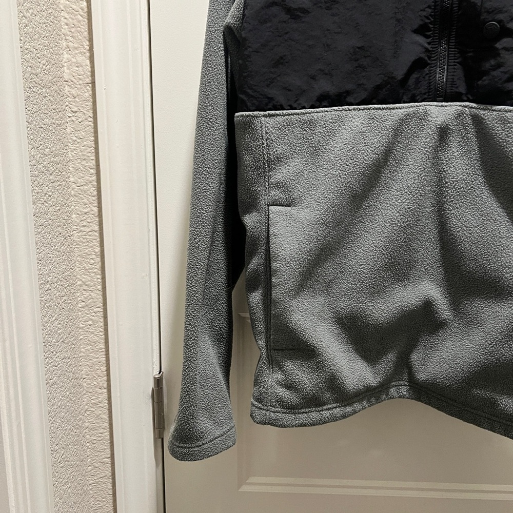 The North Face Men’s ¼-Zip Fleece – Gray & Black, Size Medium - Picture 3 of 7